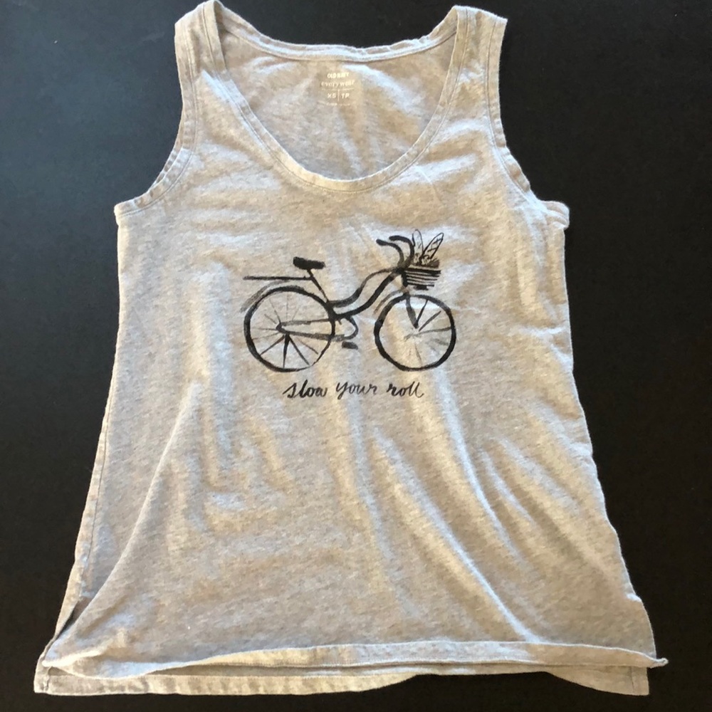 Adorable tank with “slow your roll” bike